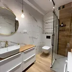 Urban Global Premium - 21st Floor No 5 - Free Garage Apartment *