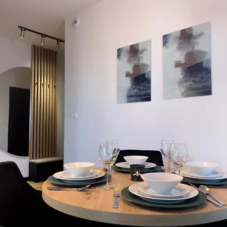 Urban Global Premium, 21st Floor No 5, Free Parking, Self Check-in, No Deposit Apartmán Katovice