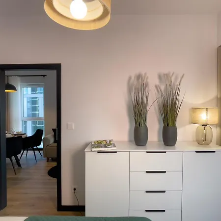 Urban Global Premium, 21st Floor No 5, Free Parking, Self Check-in, No Deposit * Katovice