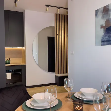 Urban Global Premium, 21st Floor No 5, Free Parking, Self Check-in, No Deposit * Katovice