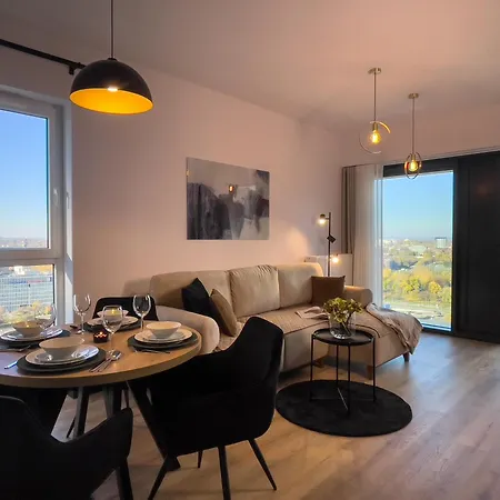 Urban Global - 21st Floor No 5 - Air Condition - Free Garage Apartment *