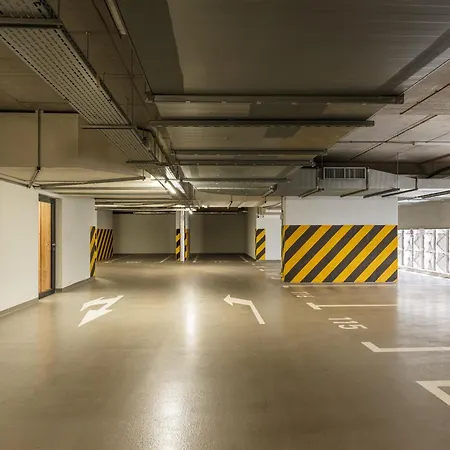 Urban Global - 21st Floor No 5 - Air Condition - Free Garage *